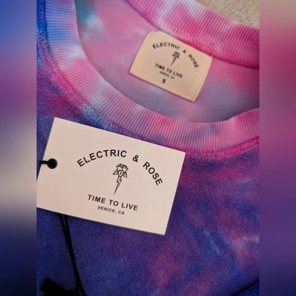 Electric & Rose tie dye cotton candy short sleeve sweat shirt.  NWT size small - Picture 5 of 5